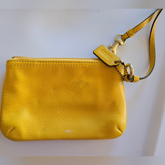 Vintage Mustard Coach Leather Wristlet - Picture 4 of 7